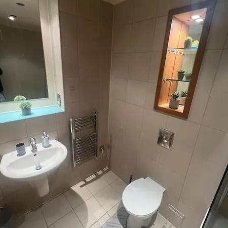 Modern 2-Bedroom Apartment In Sheffield City Centre With Balcony, 2 Bathrooms & 4K Smart Tv - Sleeps 6 Exterior photo