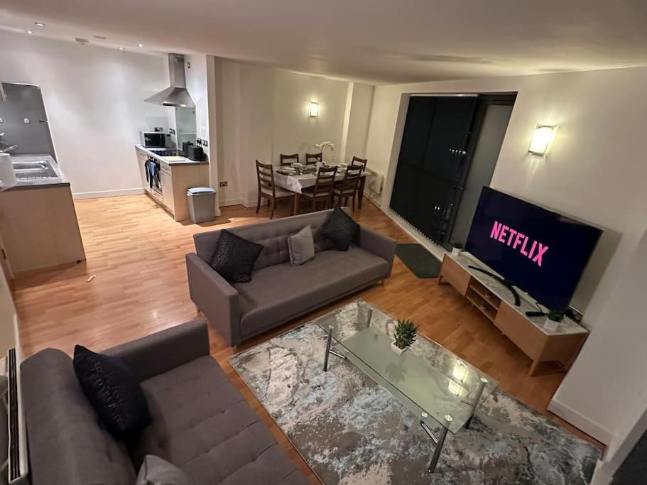 Appartamento Modern 2-bedroom In Centre With Balcony, 2 Bathrooms & 4k Smart Tv - Sleeps 6 *